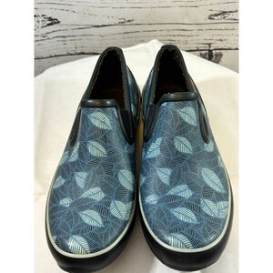 Women's Bogs Blue Leaf Print Slip-On Flats Size 7